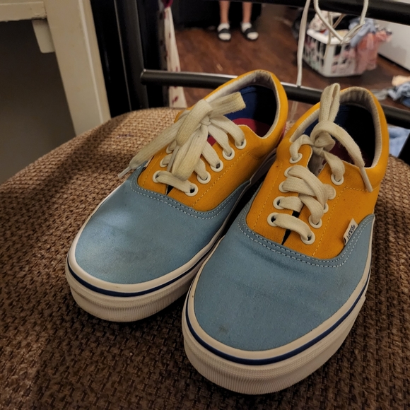 Vans - Picture 2 of 2